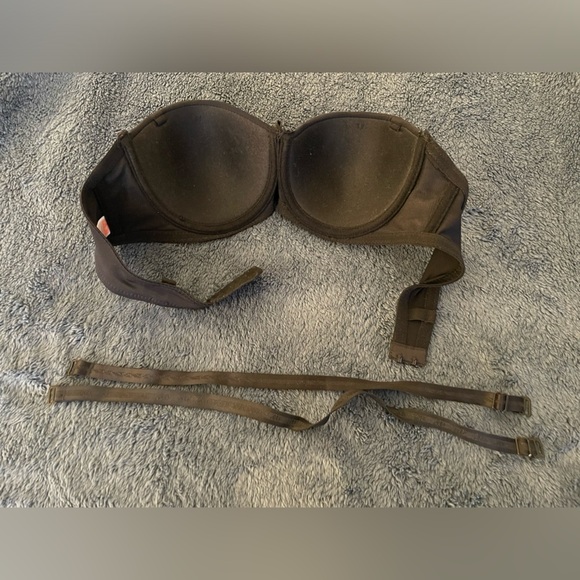 Black bra, European style e size 80 or 36A, strapless almost new condition - Picture 2 of 6